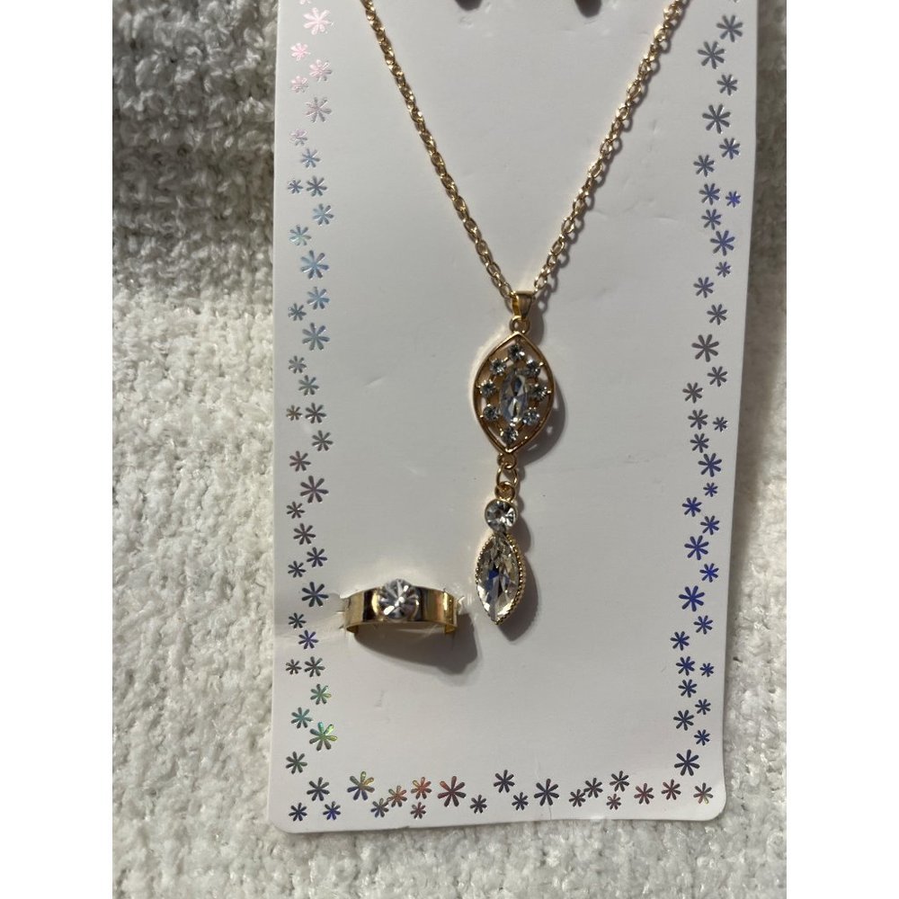 PRINCESS ACCESSORIES, EARING, NECKLACE AND RING - Picture 2 of 5